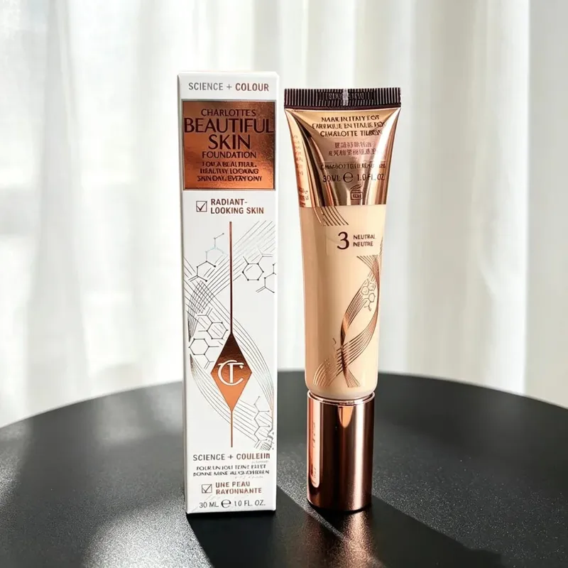 Charlotte Tilbury 玻尿粉底保濕中等遮瑕自然光澤 16 小時耐磨提亮遮瑕黑眼圈