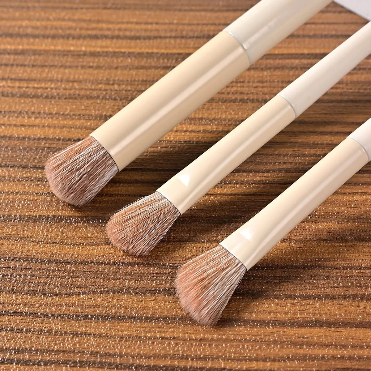 Conjunto de pincéis de maquiagem com 12 peças - cerdas de nylon de alta qualidade inclui pincéis para olhos e pó para blush e base