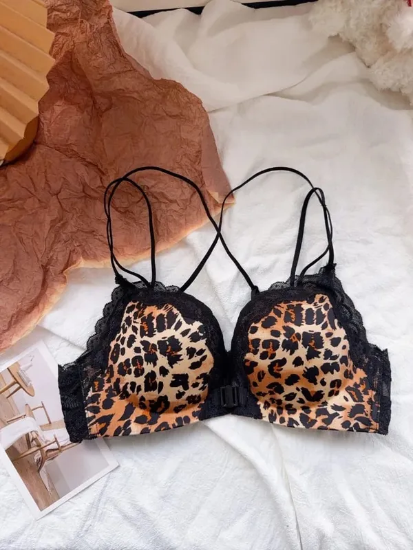 Conjunto de sutiã de fixação frontal com estampa de leopardo confortável para mulheres sem costas peito pequeno melhorando lingerie venda quente