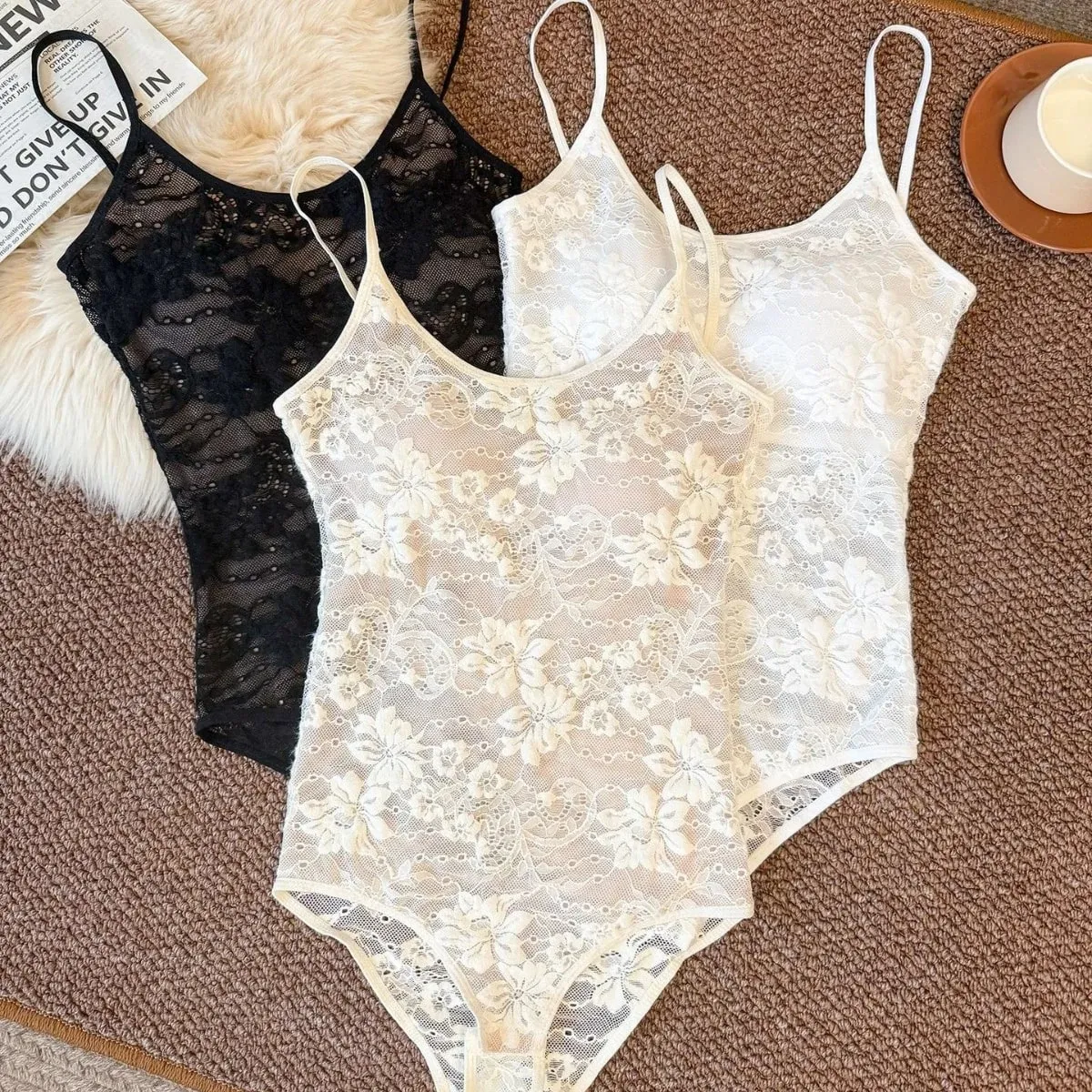 Sexy ver através de renda com forro elástico cinta de espaguete bodysuit mulher estilingue apertado macacão curto ajuste fino macacão playsuits