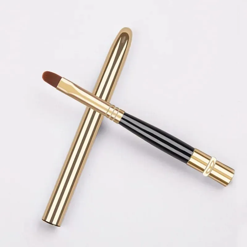 Caneta pincel de maquiagem para lábios prateados, portátil, alça de metal, batom cosmético, pincel de brilho labial com tampa protetora, pincéis de maquiagem
