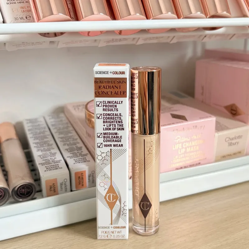 Charlotte Tilbury CT Highlighter Foundation Continuously Texture of The Makeup Hydrating Concealer Brightens Powder Compact