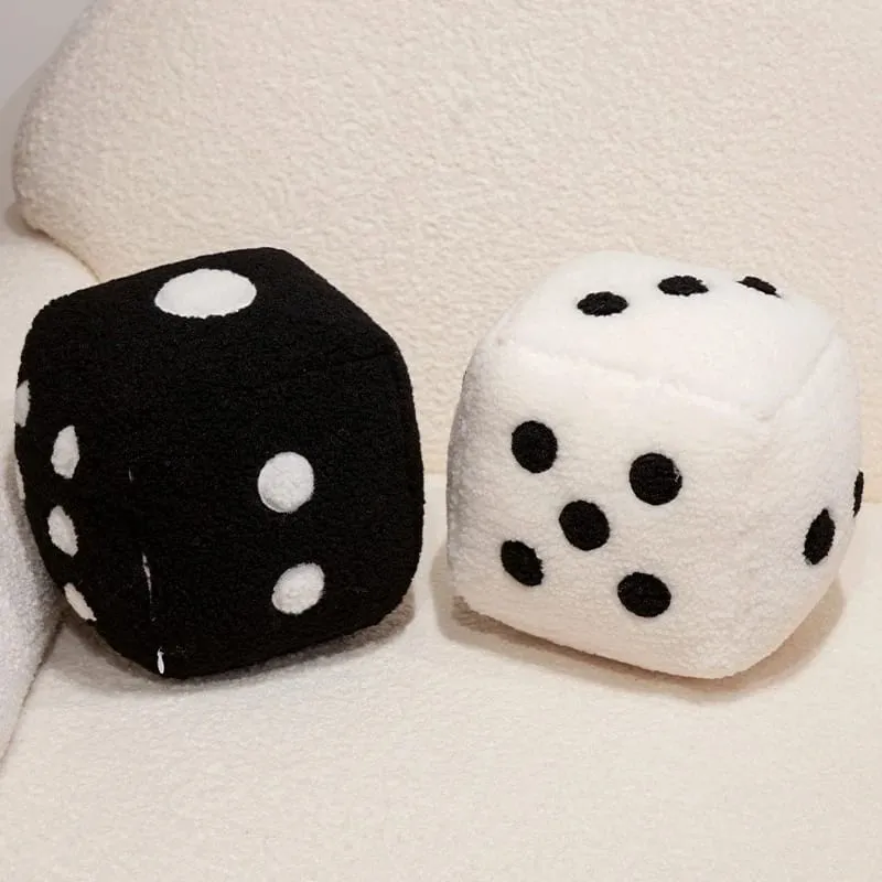 Travesseiro de dados divertido de 25cm, brinquedo de pelúcia macio, preto e branco, adereços de jogo, comparar tamanhos, presente engraçado para entretenimento de festa