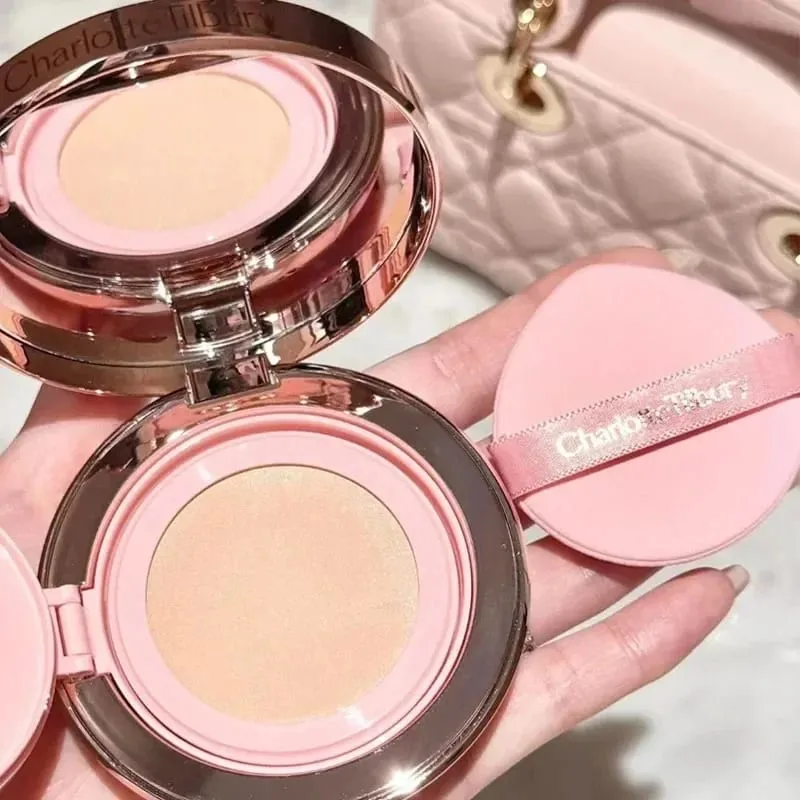 Charlotte micro leve pó almofada de ar pequena placa de ouro ajuste em pó 2 cores pó blush essência óleo tilbury cosméticos