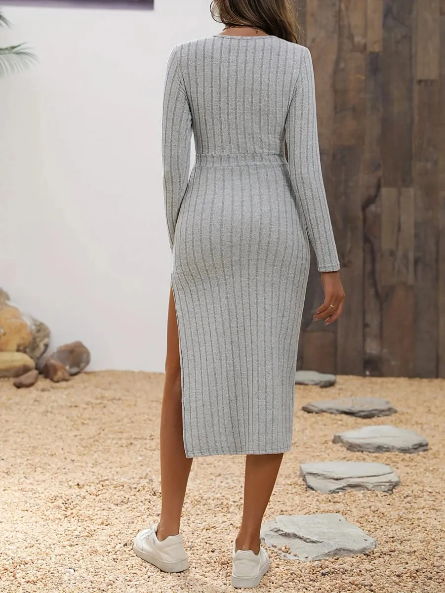 Vestido de malha com nervuras sólido dividido na coxa com sobrepeliz e gola férias
