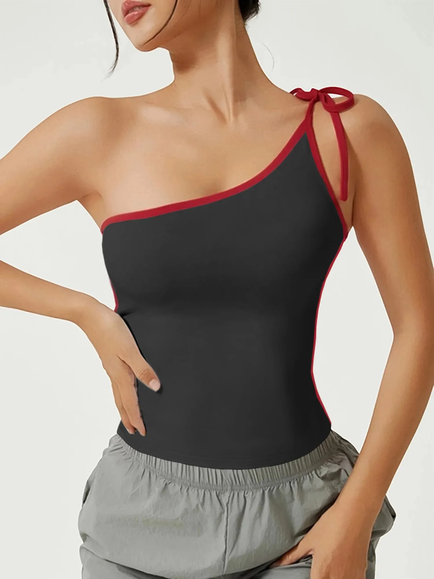 Regata assimétrica de um ombro com alça, regata feminina com contraste vermelho, corte slim, cami verão y2k, colete sem mangas — image 2