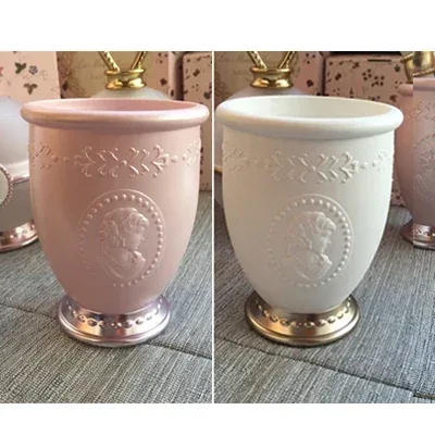 Laduree Queens Brush Holders White Pink Luxurious Makeup Brushes Cylinders Storage Containers