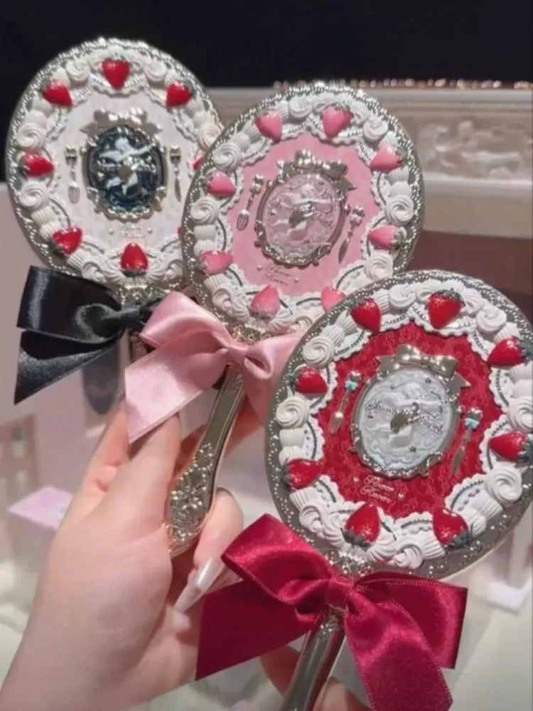 Flor conhece espelho de maquiagem portátil, noite de verão, morango, cupido, coelho, padrão de alívio de jardim, kit de ferramentas de maquiagem de cor limitada