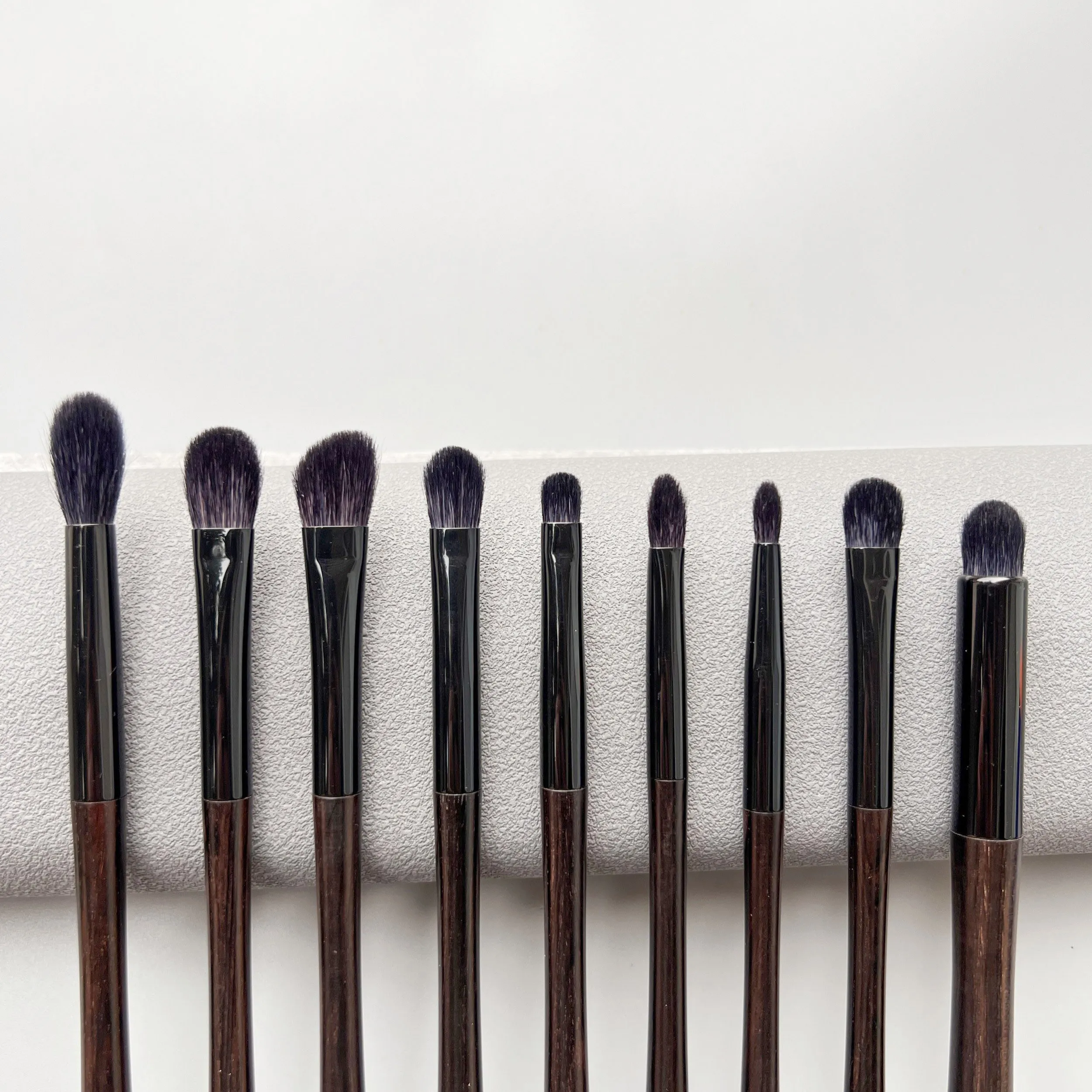 Macio saikoho cabelo de cabra 9 pçs sombra de olho mistura escova ébano lidar com pincéis conjunto profissional artesanal pincéis de maquiagem kit