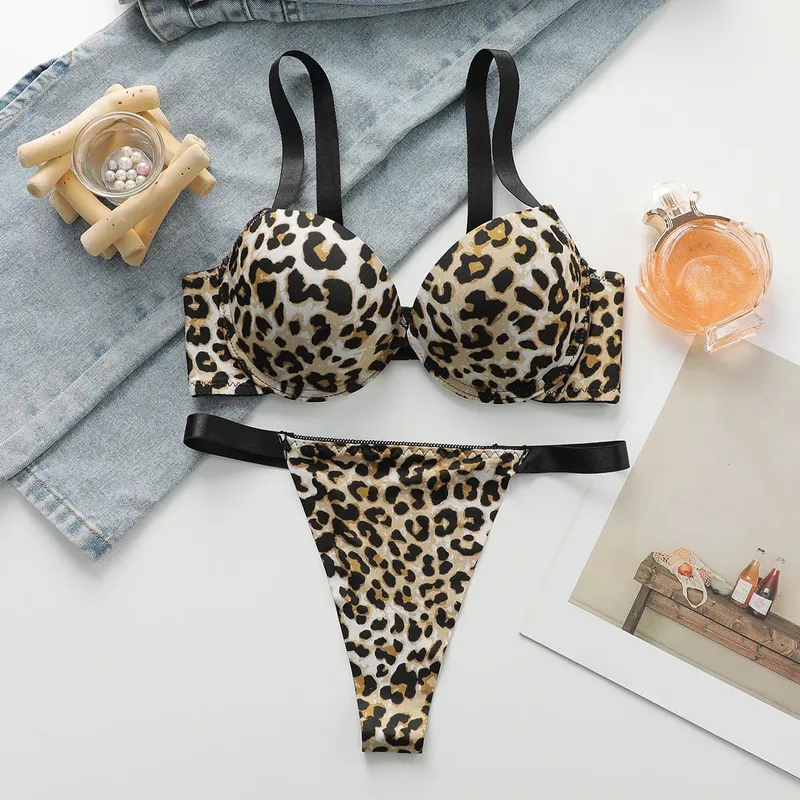 Conjunto de 2 peças com estampa de leopardo sexy com levantamento reunido e conjunto de sutiã de suporte de aço espessado para roupas íntimas femininas B2051