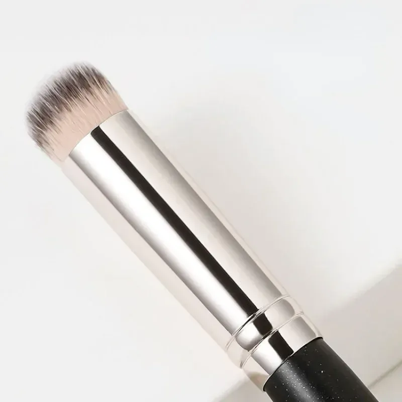 Pincel de maquiagem-escova de corretivo de base premium contorno blush pincéis impecáveis ​​sob os olhos denso rosto pincel de maquiagem para misturar