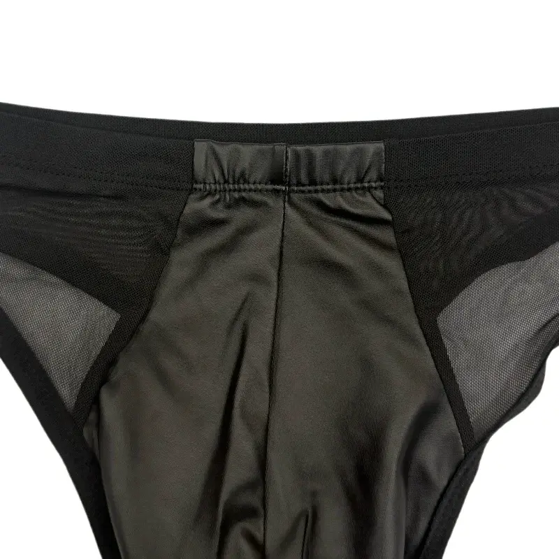 Cueca triangular masculina sexy de cintura baixa, cueca de couro pu com emenda frontal de malha respirável, cuecas transparentes com costas em t