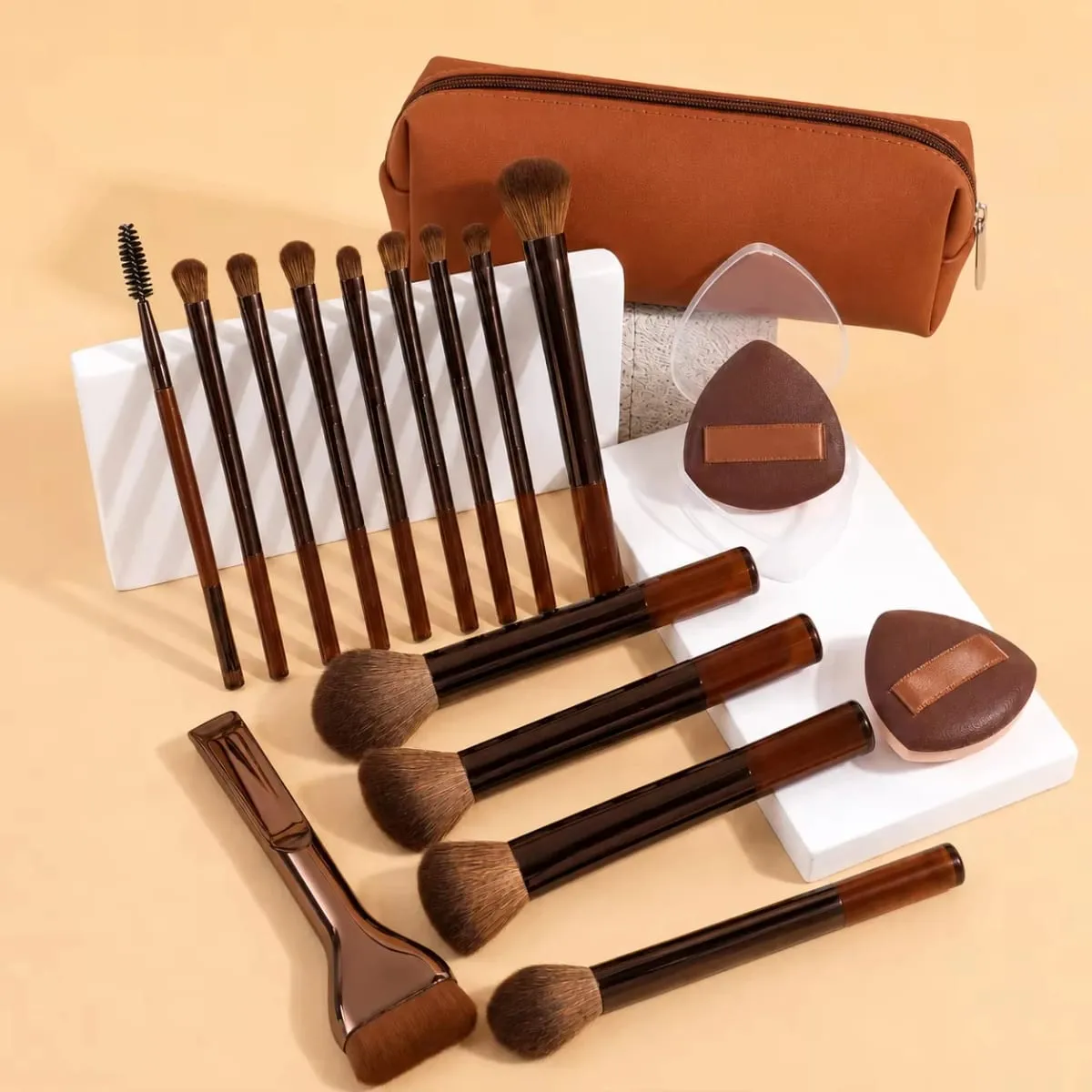 Conjunto de pincéis inclui 14 pincéis de maquiagem + 1 bolsa de maquiagem + 2 esponjas de maquiagem contendo pincel de base e blush
