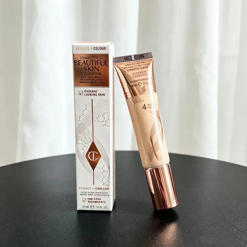 Charlotte Tilbury 玻尿粉底保濕中等遮瑕自然光澤 16 小時耐磨提亮遮瑕黑眼圈