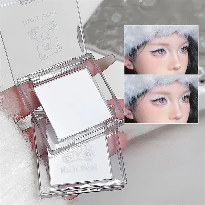 Paleta de iluminador facial branco puro fosco, monocromático, sombra de jade perolada, iluminador natural, maquiagem de contorno
