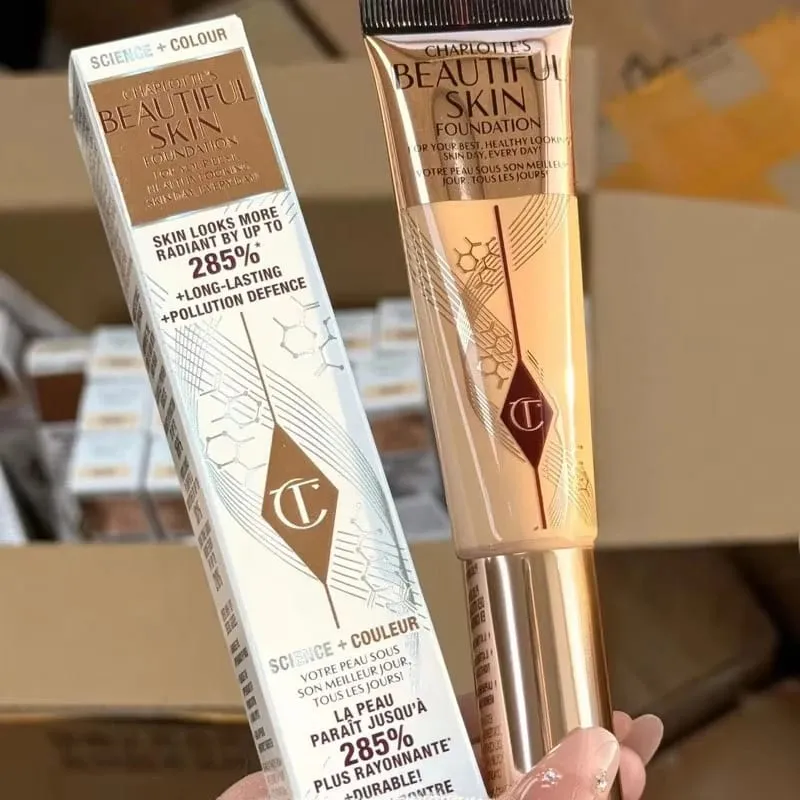 Charlotte Tilbury 玻尿粉底保濕中等遮瑕自然光澤 16 小時耐磨提亮遮瑕黑眼圈