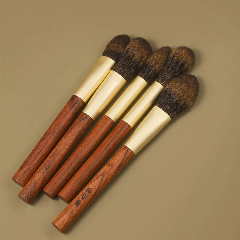 Professional Handmade Makeup Brushes 1PC Soft Squirrel Hair Blush Highlighter Brush African Rosewood Handle Make Up Brush