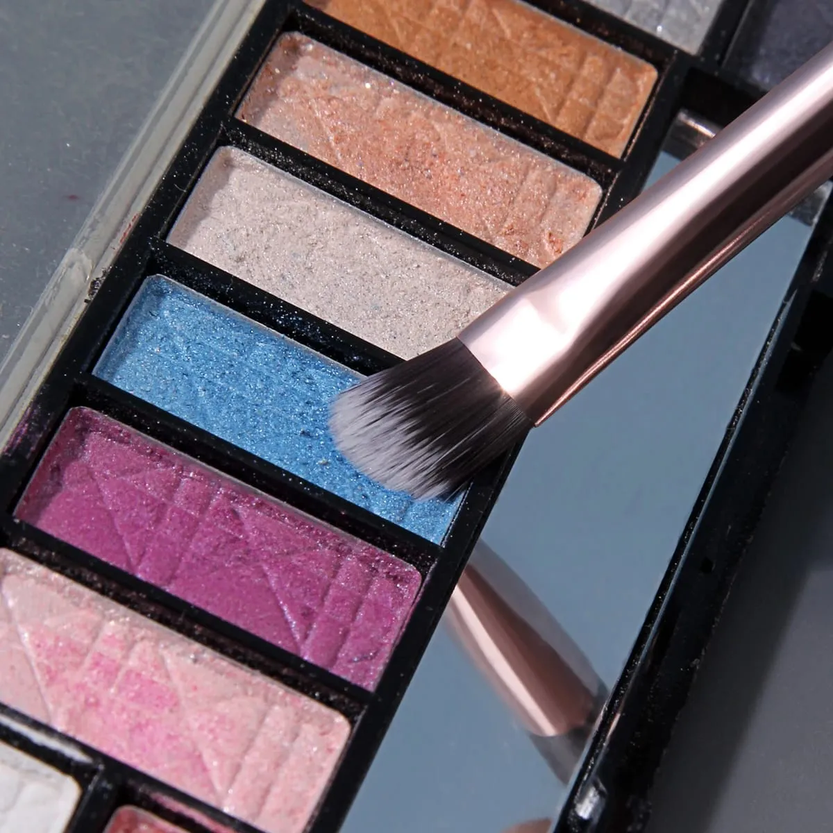 Wholesale 25PCS Single Eyeshadow Shader Brush Fluffy Dual-Tone Hair Eye Makeup Applicator Bulk Eyeshadow Brushes For Salon Perso