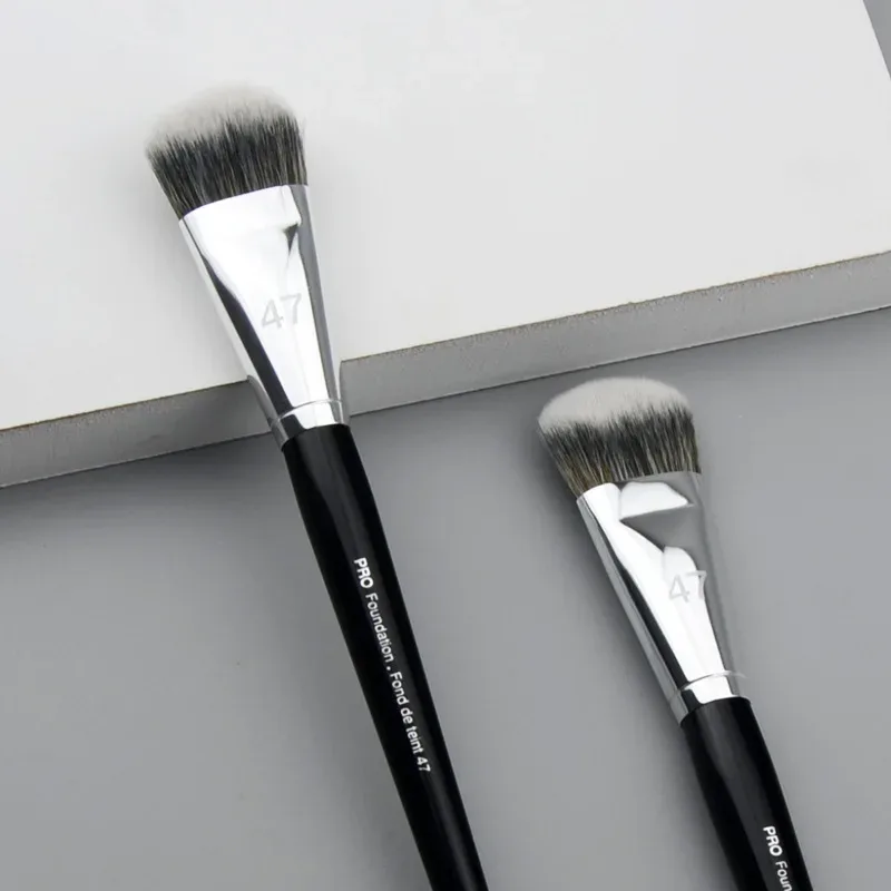 1 piece Pro Foundation #47 Powder foundation Makeup brushes Shadow Make up brush synthetic Hair wood handle