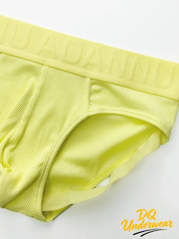 1 Uds. Calzoncillos masculinos acanalados de Color sólido ADANNU Logo en relieve cintura elástica comodidad calzoncillos de Bikini diarios AD759