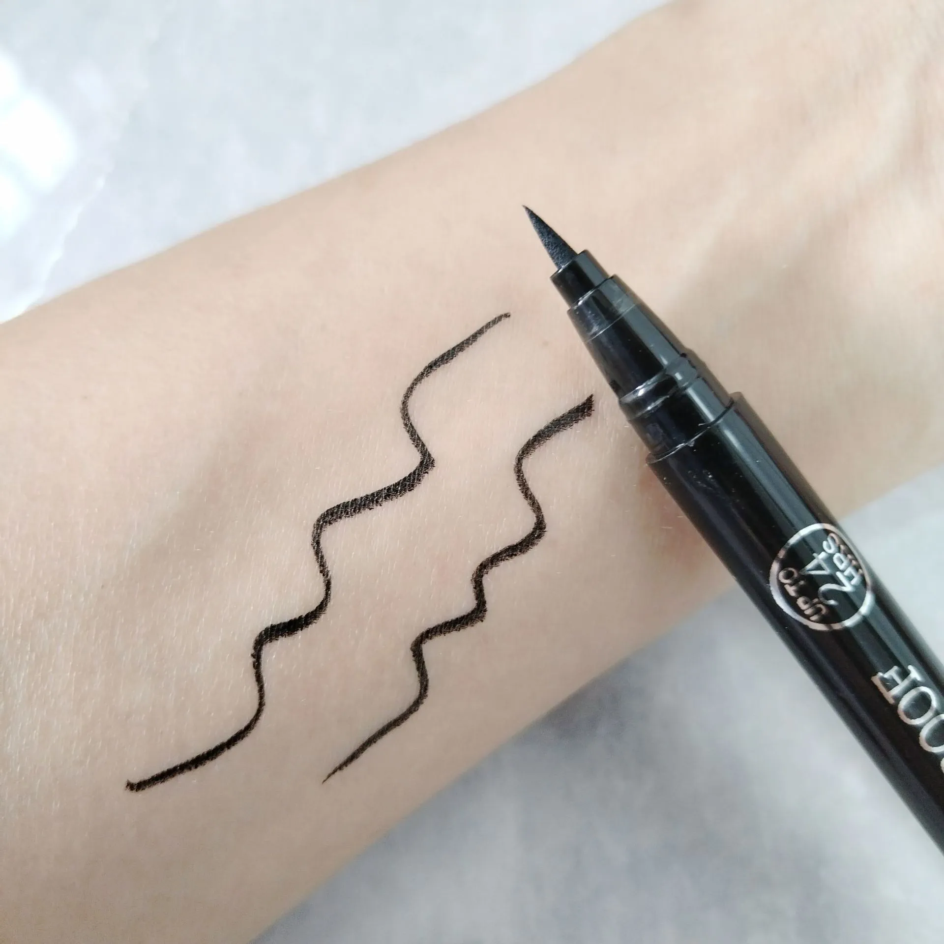 Common Eyeliner for Men and Women Waterproof Long-lasting Fast Drying Black Eyeliner Pen Men's Eyeliner Eye Makeup Cosmetics