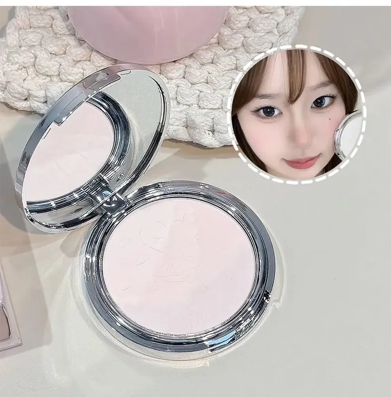 O kit de maquiagem inclui 4 gloss fosco, 1 blush facial, 1 pó prensado, 1 paleta de sombras, 1 paleta de contorno com colar