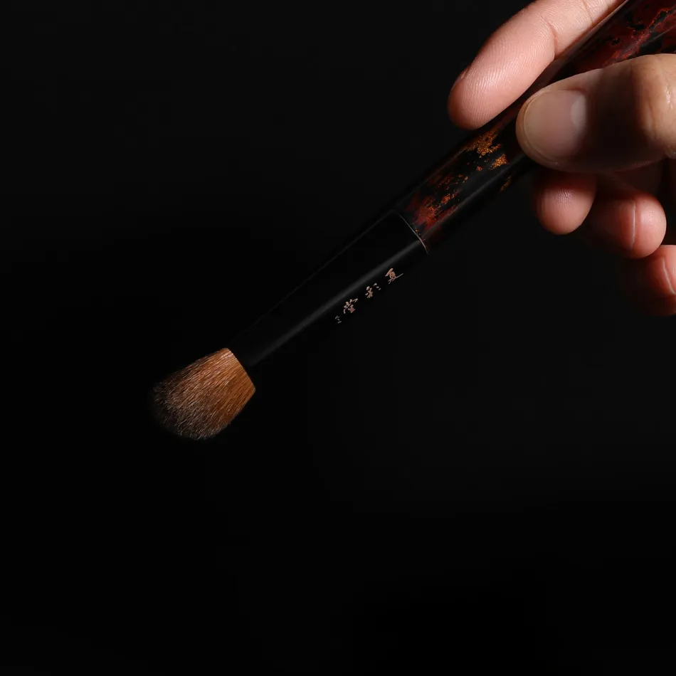 D2B-03(S) Professional Handmade Make Up Brush Tilted Foundation Concealer Brush Weasel Hair Raw Lacquer Handle Makeup Brushes