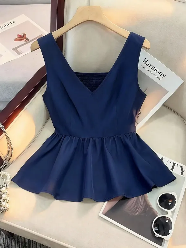 Cami slim fit com costas franzidas e alças grossas com babados na bainha e design franzido para todos os tipos de corpo