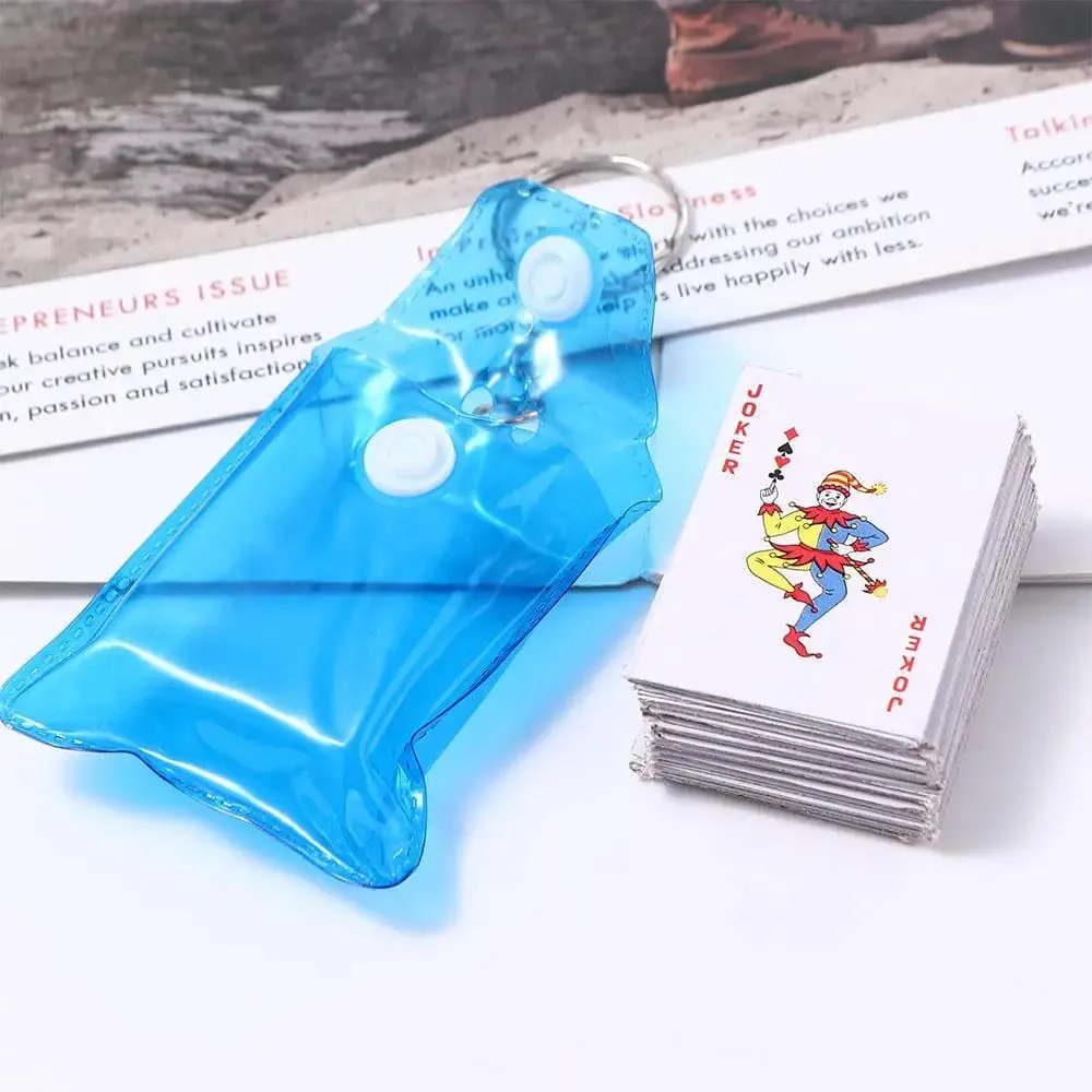 Portátil mini jogando cartas poker chaveiro pequeno jogo de tabuleiro chaveiro 4*3cm cor aleatória jogo criativo presente da criança