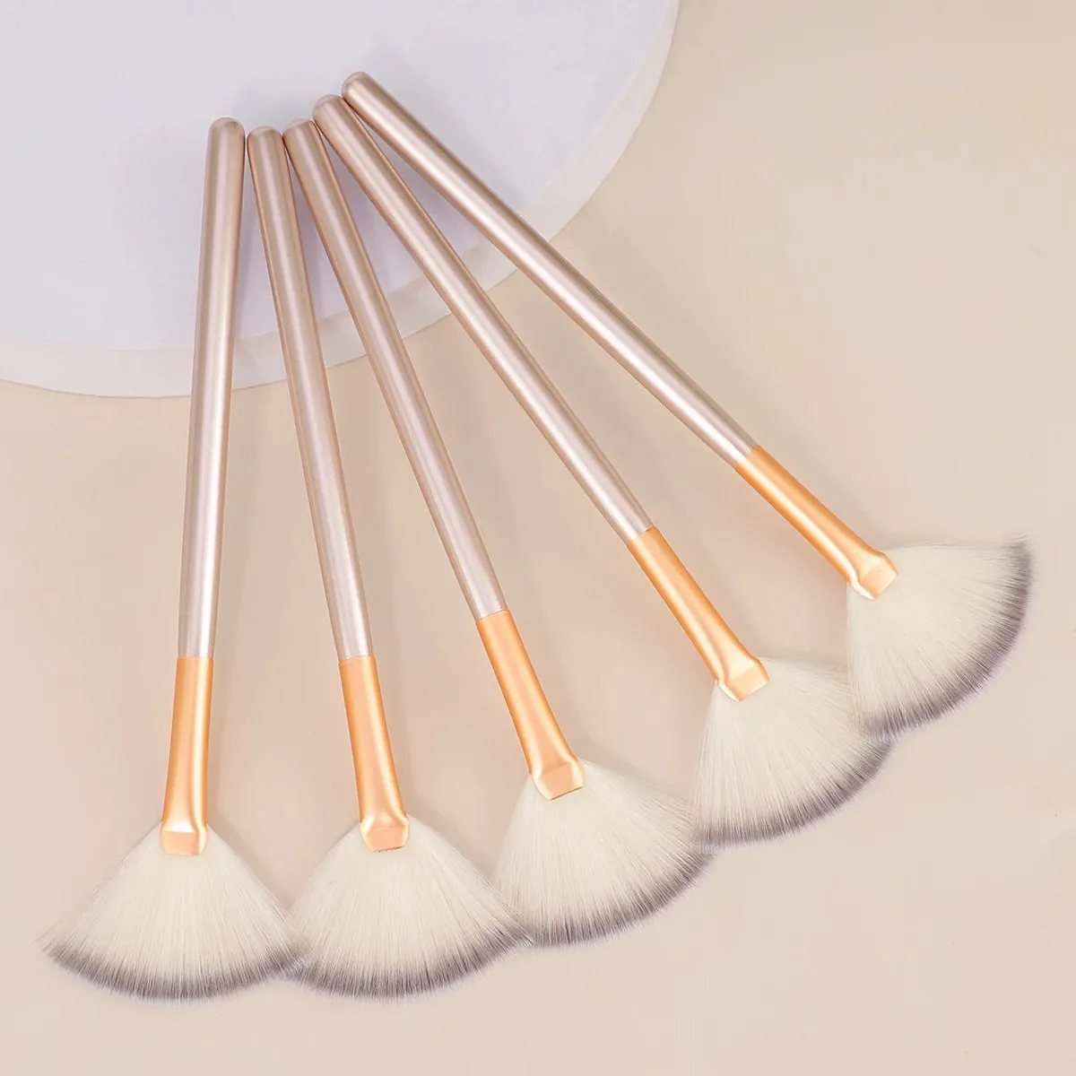 New Practical Facial Brushes Fan Makeup Brushes Soft Portable Mask Brushes Cosmetic Tools for Ladies Girls Nail Charm Beaut