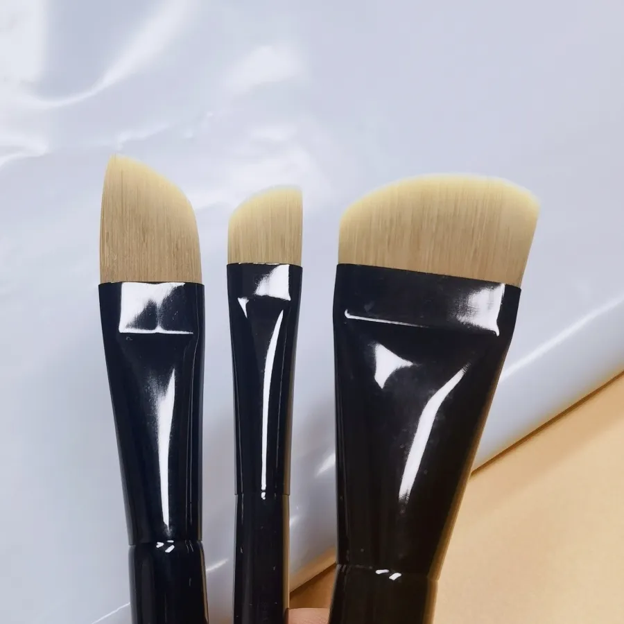 Black Curved Foundation Makeup Brushes Blush Beauty Foundation Facial Mask Care Lotion Make Up Brush Tools