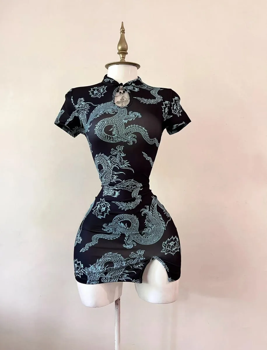 Tendência nacional estilo dragão padrão melhorado cheongsam gola alta de manga curta com saia curta com fenda sexy abotoada