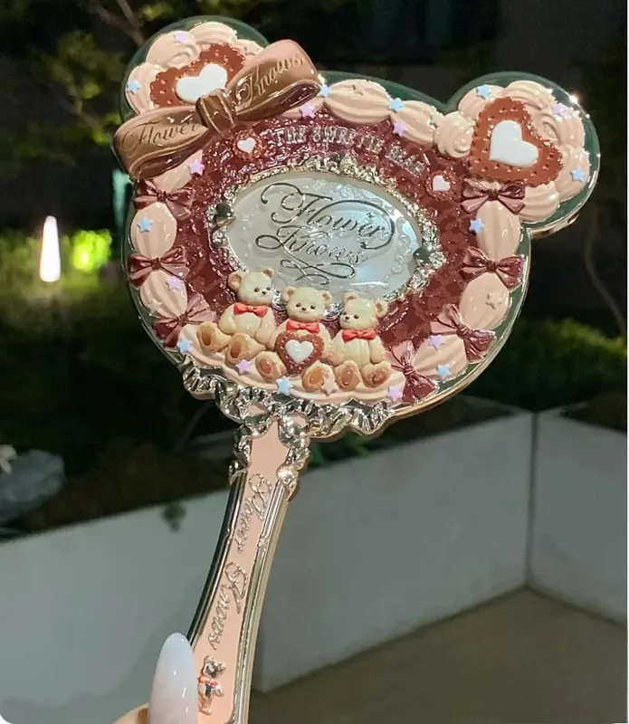 Flor conhece espelho de maquiagem portátil, noite de verão, morango, cupido, coelho, padrão de alívio de jardim, kit de ferramentas de maquiagem de cor limitada