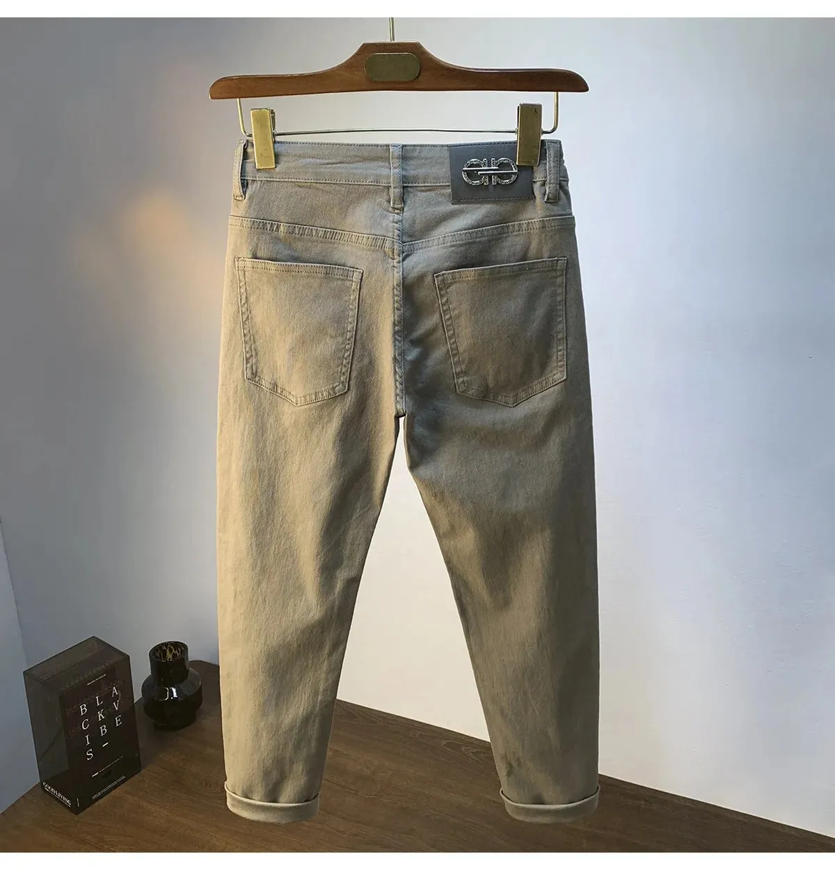 Calças de brim masculinas de luxo leve 2025 verão fino estiramento cônico pequeno perna reta casual versátil denim calças de cor sólida