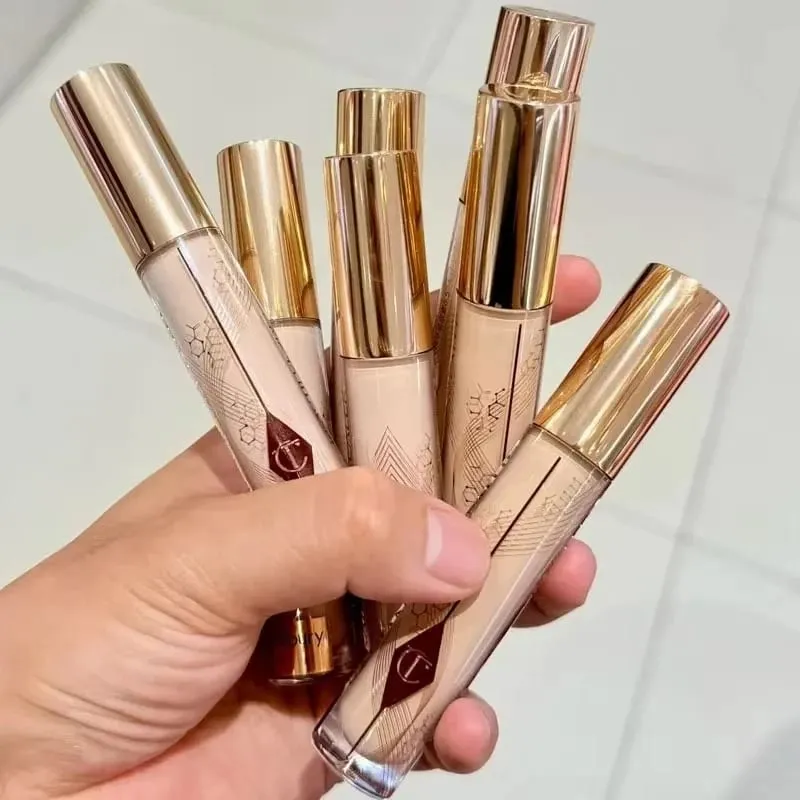 Charlotte Tilbury 玻尿粉底保濕中等遮瑕自然光澤 16 小時耐磨提亮遮瑕黑眼圈