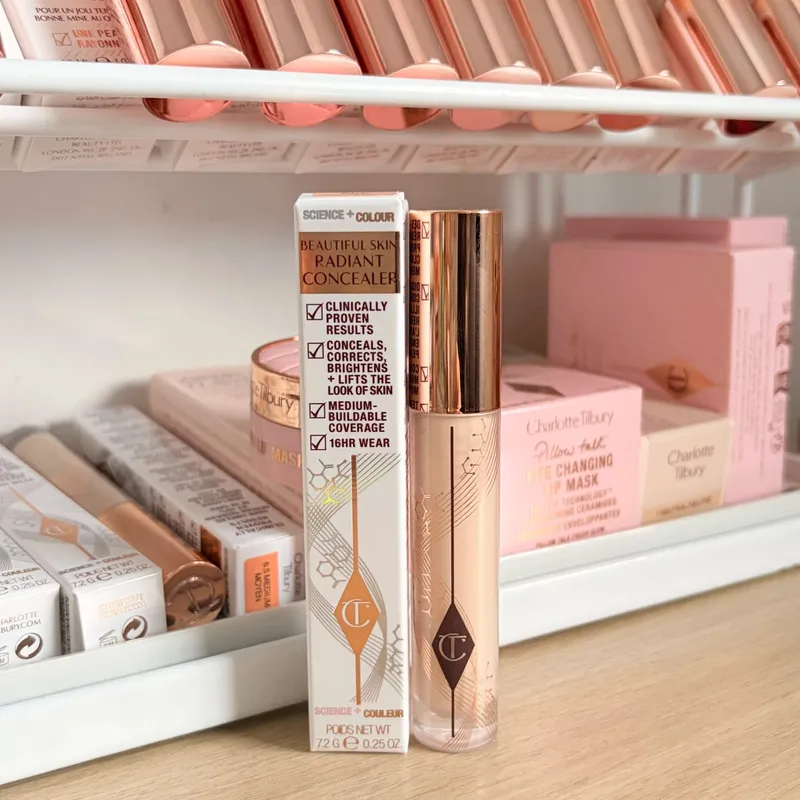 Charlotte Tilbury CT Highlighter Foundation Continuously Texture of The Makeup Hydrating Concealer Brightens Powder Compact