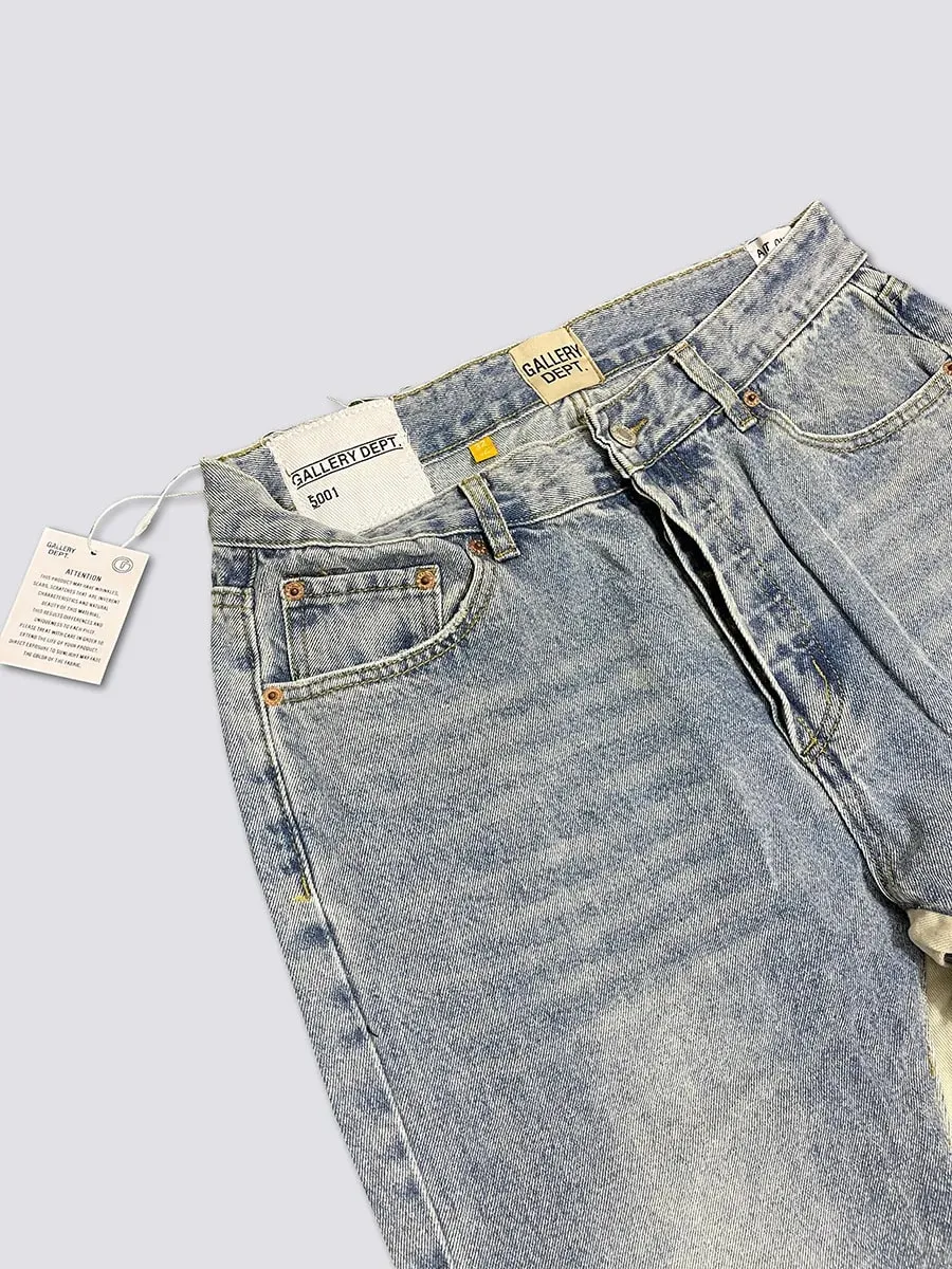 Calça jeans boca de sino lavada e gasta com patchwork