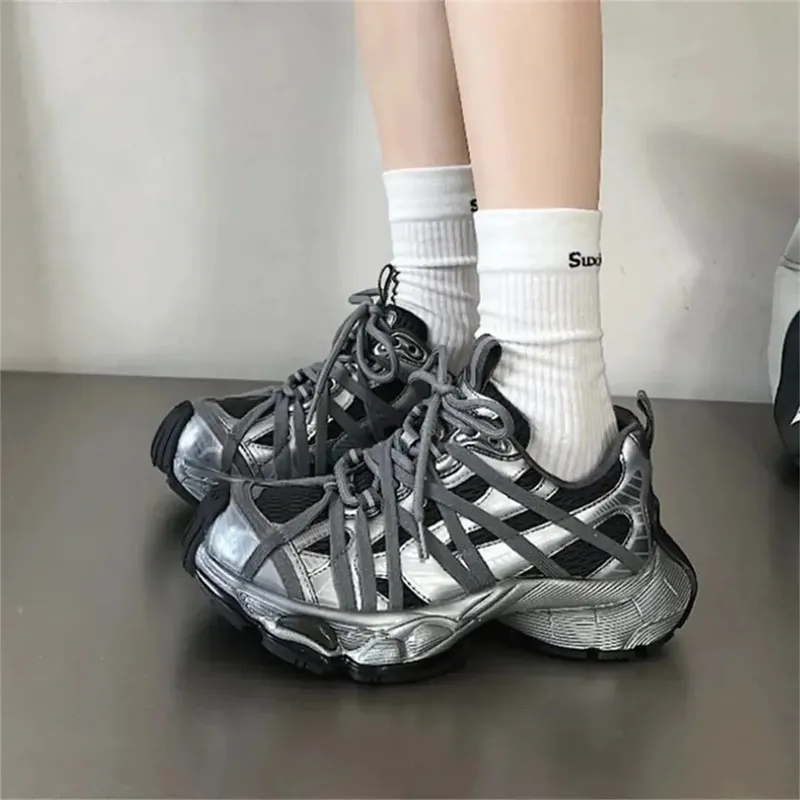 Primavera verão novo estilo das mulheres dos homens pai sapatos de fundo grosso superfície líquida sapatos esportivos na moda versátil respirável gravata sapatos