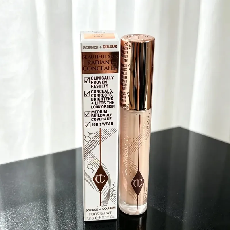 Charlotte Tilbury 玻尿粉底保濕中等遮瑕自然光澤 16 小時耐磨提亮遮瑕黑眼圈