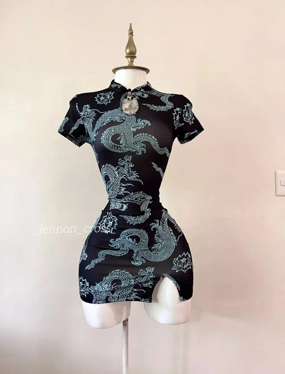 Tendência nacional estilo dragão padrão melhorado cheongsam gola alta de manga curta com saia curta com fenda sexy abotoada