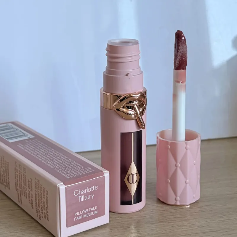 Charlotte Latest Tilbury Moisturized Plump Lip Gloss Highlights Concealer Liquid Foundation Two Color Heartbeat Blush Makeup