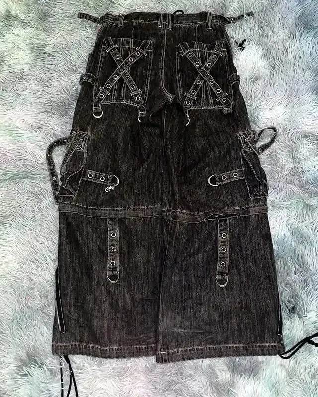 Calças Cargo Masculinas Estilo Gótico Punk com Alças e Fivelas, Jeans Preto com Múltiplos Bolsos, Streetwear Urbano na Moda, Caimento Amplo e Casual