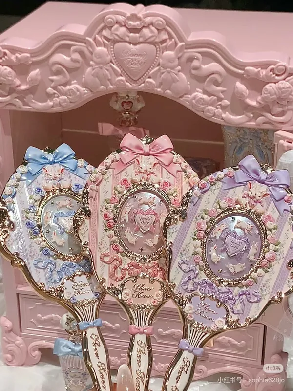 Flor conhece espelho de maquiagem portátil, noite de verão, morango, cupido, coelho, padrão de alívio de jardim, kit de ferramentas de maquiagem de cor limitada