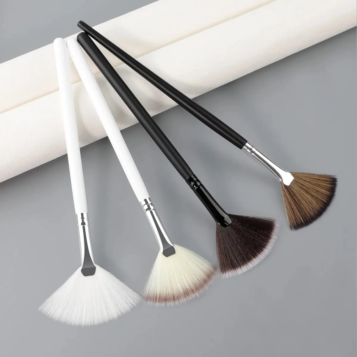 1pcs New Practical Facial Brushes Fan Makeup Brushes Soft Portable Mask Brushes Cosmetic Tools for Ladies Girls Nail Charm Beaut