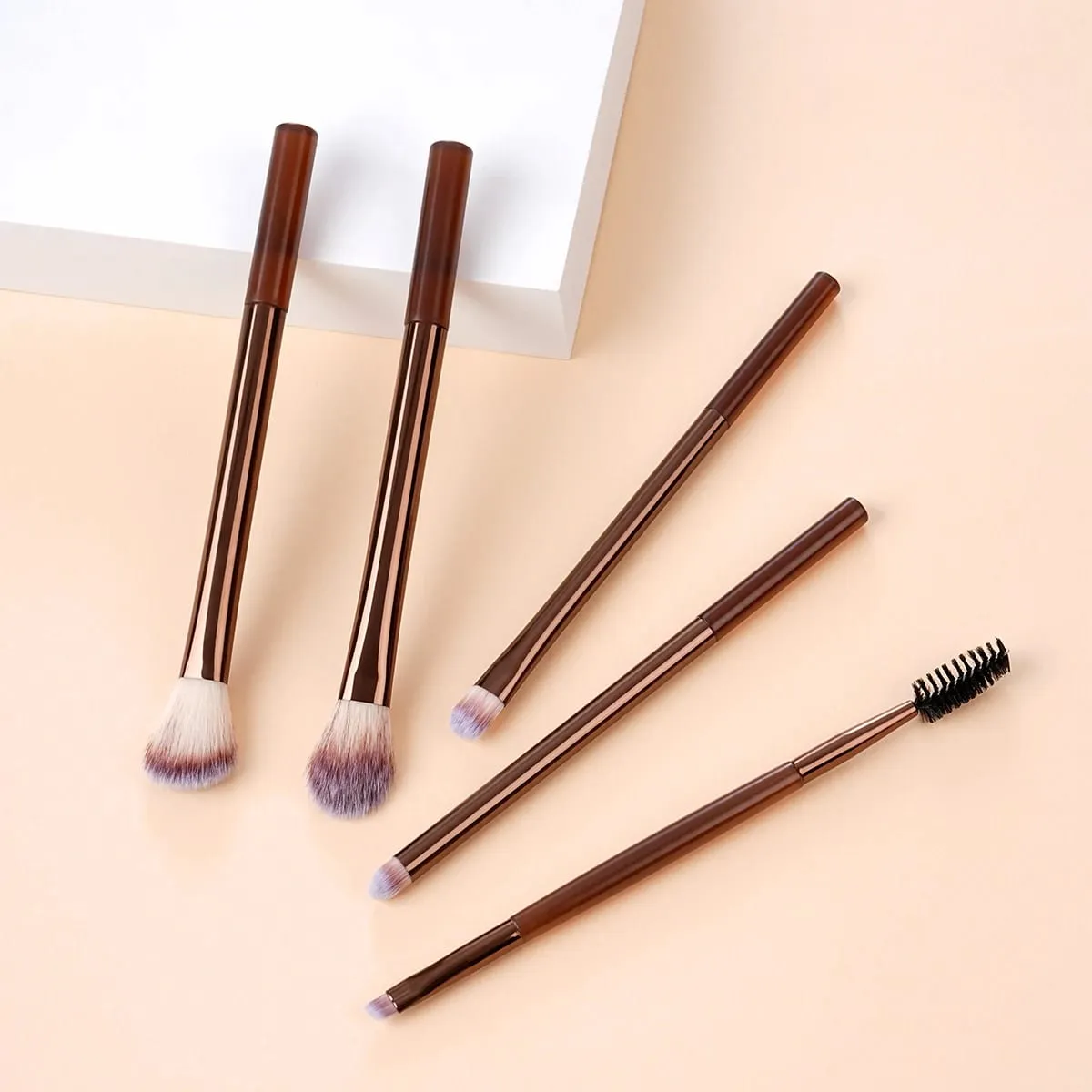 Conjunto de pincéis de maquiagem para sombra e delineador, 7 peças, inclui pincéis profissionais de maquiagem para os olhos, navalha de sobrancelha, estênceis de delineador de silicone