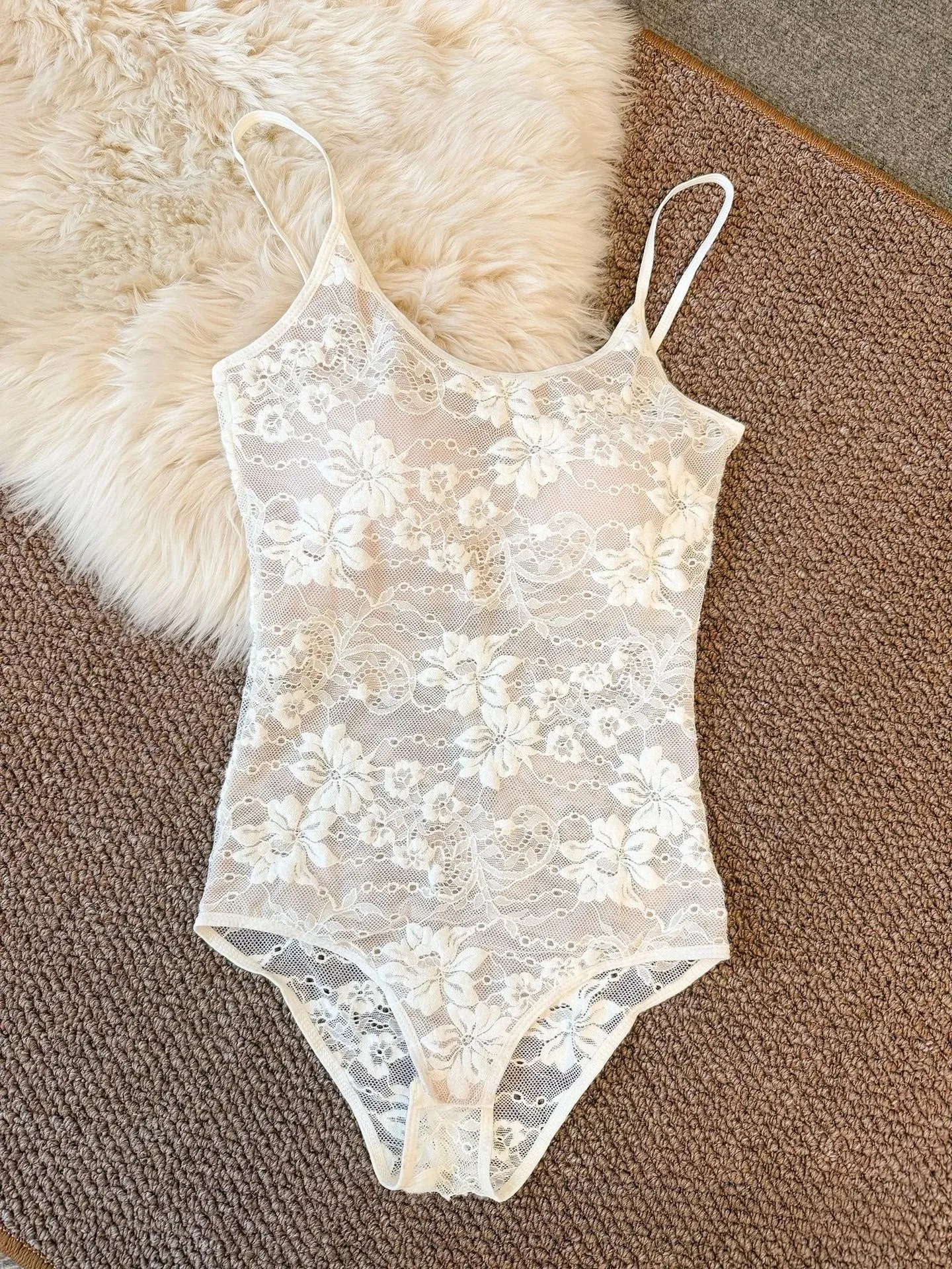 Sexy ver através de renda com forro elástico cinta de espaguete bodysuit mulher estilingue apertado macacão curto ajuste fino macacão playsuits