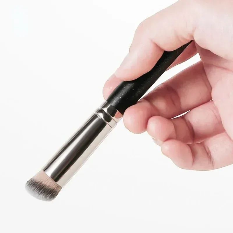 Pincel de maquiagem-escova de corretivo de base premium contorno blush pincéis impecáveis ​​sob os olhos denso rosto pincel de maquiagem para misturar