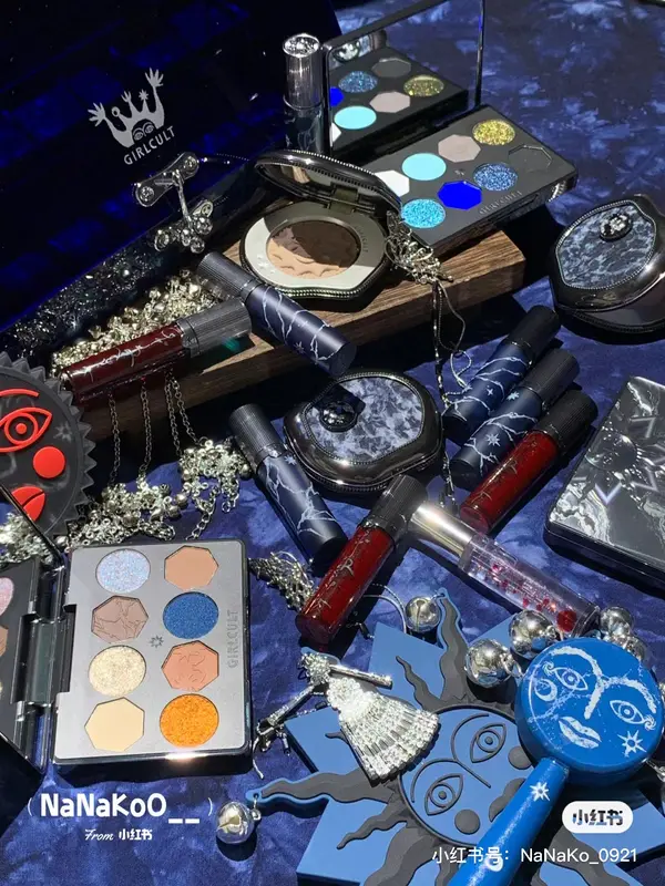Girlcult Hmong Série Bruxa ALLIN Maquiagem Caixa de Presente Sombra Multiuso Creme Lip Gloss Espelho Portátil Conjunto de Presente
