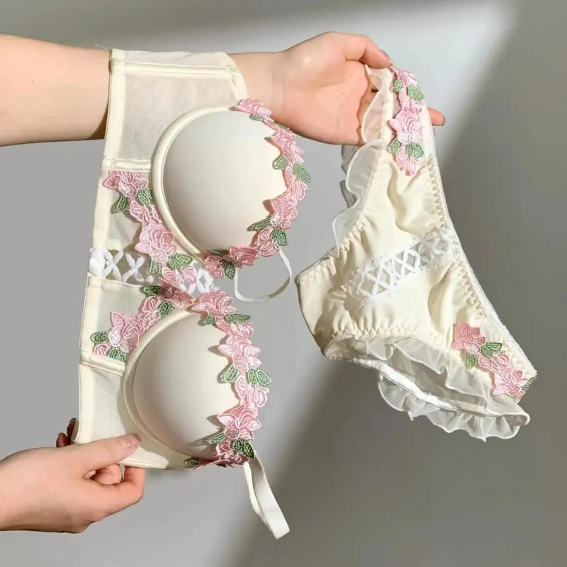 Londres anime bralette-sutiã delicado sem fio para conjunto adolescentes japonês verão roupa interior pequeno busto close-fit sutil fascínio