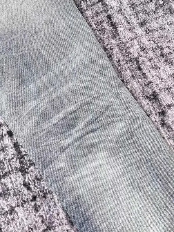 Desconto Homens bandana vermelha remendos angustiados jeans azuis